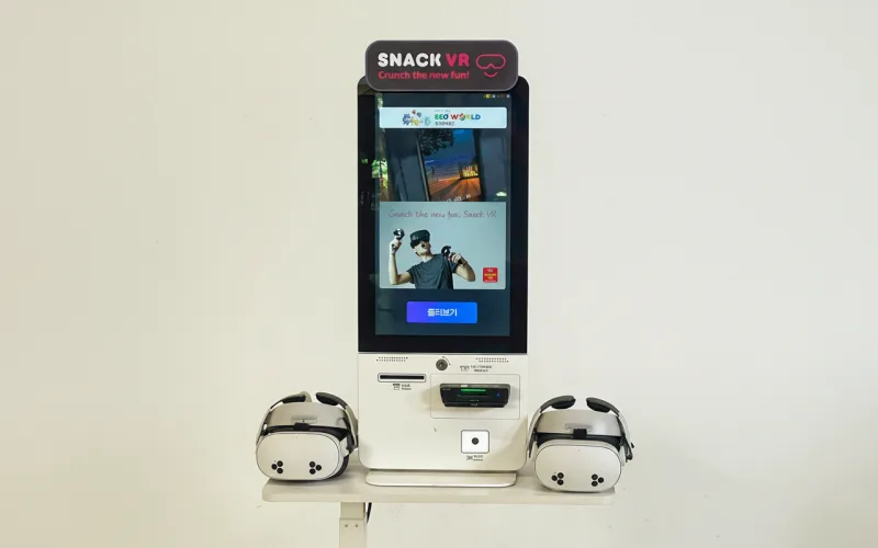 Snack VR hardware: kiosk and wireless VR HMD